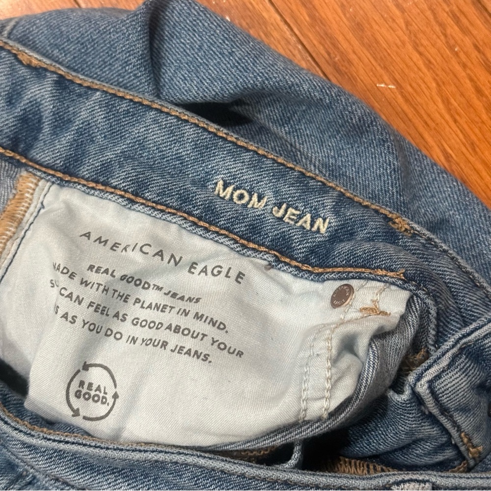 American Eagle Mom Jeans Womens 10 Stretch Denim Pants Light Wash Distressed - Picture 4 of 11